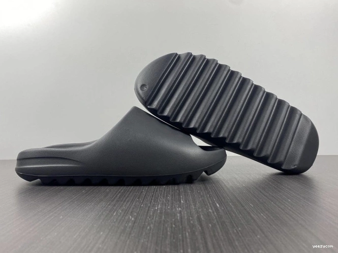 Adidas HQ6448 Slide Yeezy Onyx 0918